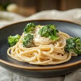 Macarrão com cenoura e alho.